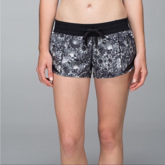 Lululemon Original Hotty Hot Short- Black Angel Wing - Picture 3 of 14